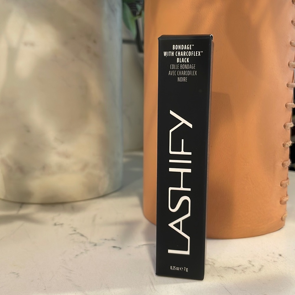 NIB Lashify Bondage with charcoalflex, Black
